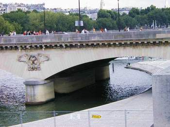 The Port of Paris renovates the esplanade d'Iena and creates a frayre for fish without interrupting the traffic and activity of the boats