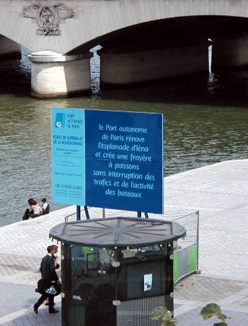 The Port of Paris renovates the esplanade d'Iena and creates a frayre for fish without interrupting the traffic and activity of the boats