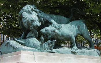 Lions eat a pig near the gate into the Tuileries from the rue de Castiglione.