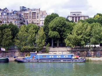 Boat on the Seine