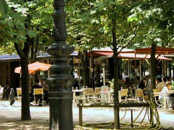 Cafe Renard, in the Jardin des Tuileries.