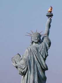 Pigeon ramier on Statue of Liberty.