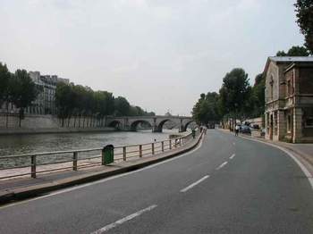 The street by the Seine is so quiet without cars.