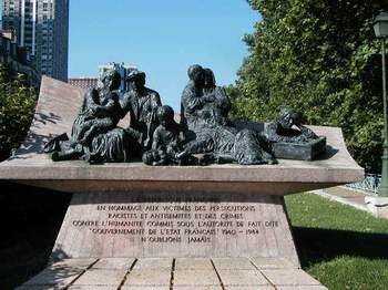 Sculpture by Spitzer -- Des Martyrs Juifs