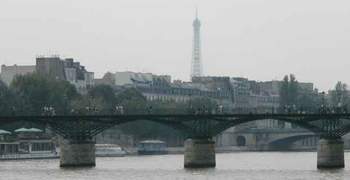 Pedestrian bridge over the Seine.