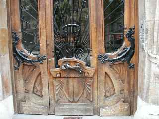 Art Nouveau door on avenue Rapp